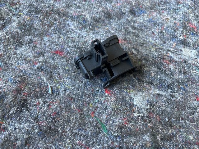 bontott SKODA OCTAVIA III Tankajtó Nyitó Kar / Gomb