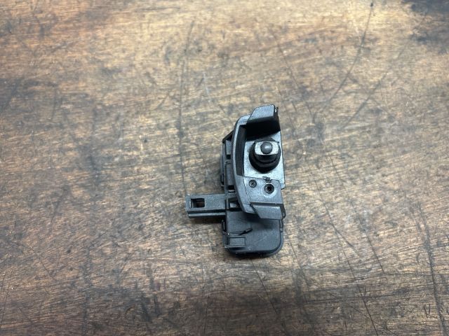 bontott SKODA OCTAVIA III Tankajtó Nyitó Kar / Gomb