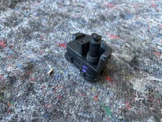 bontott SKODA OCTAVIA III Tankajtó Nyitó Kar / Gomb