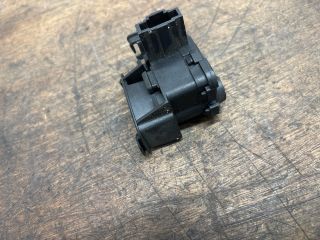 bontott SKODA OCTAVIA III Tankajtó Nyitó Kar / Gomb