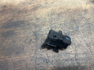 bontott SKODA OCTAVIA III Tankajtó Nyitó Kar / Gomb