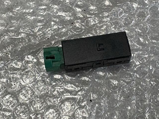 bontott SKODA OCTAVIA III USB Aljzat