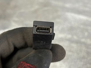 bontott SKODA OCTAVIA III USB Aljzat