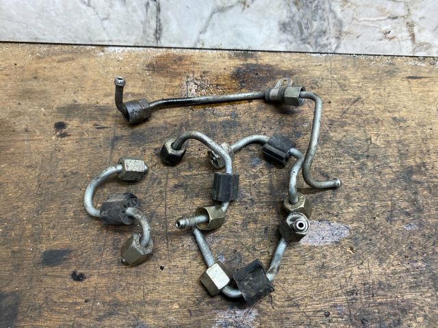 bontott SKODA OCTAVIA III Üzemanyagcső