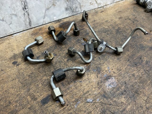 bontott SKODA OCTAVIA III Üzemanyagcső