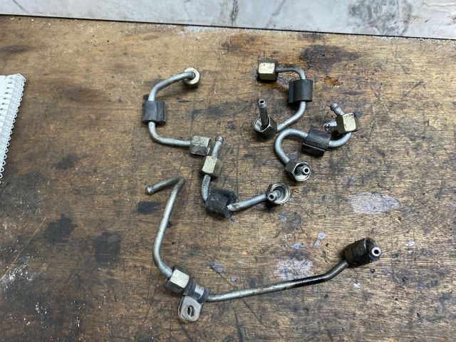 bontott SKODA OCTAVIA III Üzemanyagcső