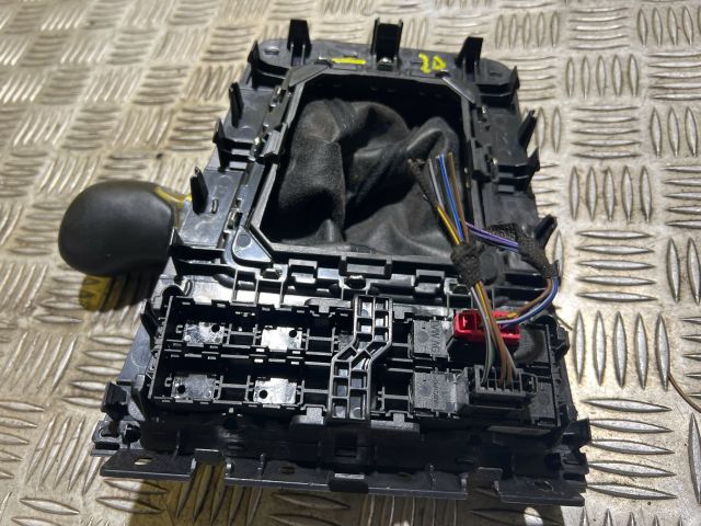 bontott SKODA OCTAVIA III Váltókar Keret