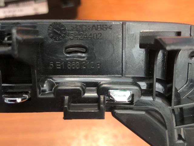 bontott SKODA OCTAVIA III Váltókar Keret