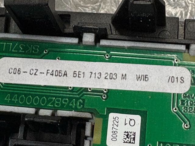 bontott SKODA OCTAVIA III Váltószoknya Rögzítő Keret