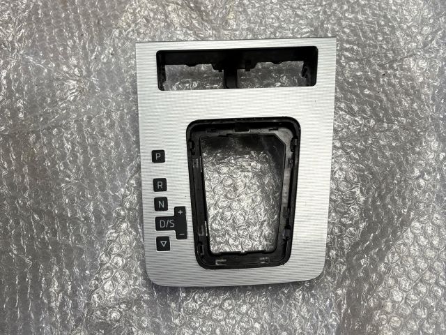 bontott SKODA OCTAVIA III Váltószoknya Rögzítő Keret