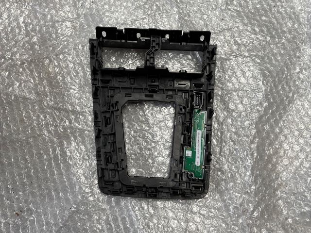 bontott SKODA OCTAVIA III Váltószoknya Rögzítő Keret