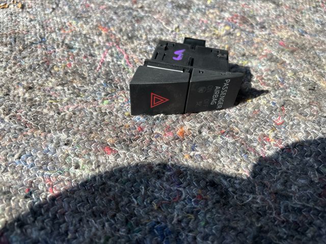 bontott SKODA OCTAVIA III Vészvillogó Kapcsoló