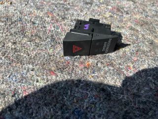 bontott SKODA OCTAVIA III Vészvillogó Kapcsoló