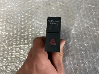 bontott SKODA OCTAVIA III Vészvillogó Kapcsoló