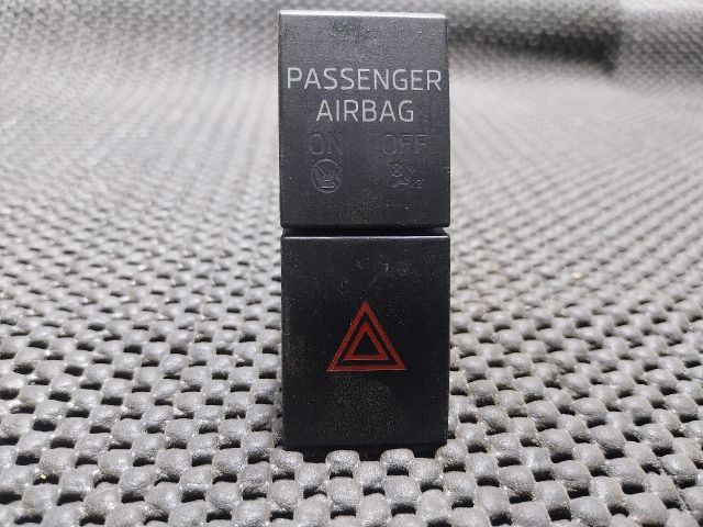 bontott SKODA OCTAVIA III Vészvillogó Kapcsoló