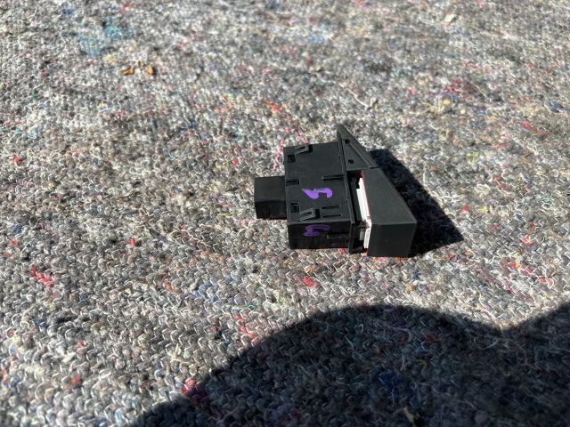 bontott SKODA OCTAVIA III Vészvillogó Kapcsoló