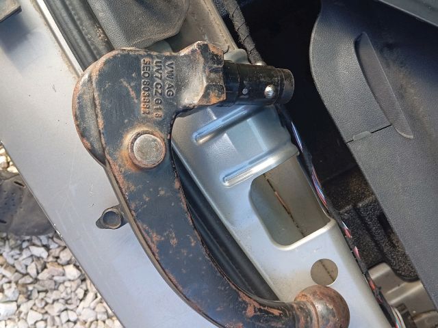 bontott SKODA OCTAVIA III Vonóhorog