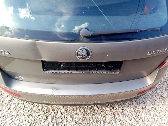 bontott SKODA OCTAVIA III Vonóhorog