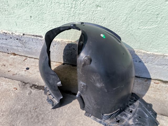 bontott SKODA OCTAVIA IV Bal első Dobbetét (Kerékjárati, Műanyag)