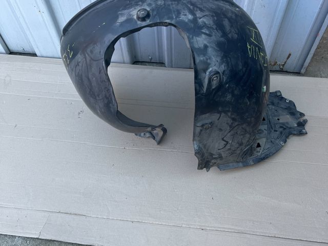 bontott SKODA OCTAVIA IV Bal első Dobbetét (Kerékjárati, Műanyag)