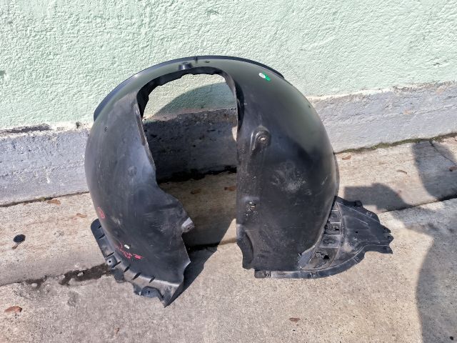 bontott SKODA OCTAVIA IV Bal első Dobbetét (Kerékjárati, Műanyag)