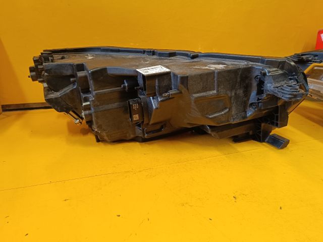 bontott SKODA OCTAVIA IV Bal Fényszóró