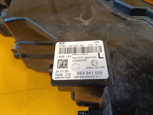 bontott SKODA OCTAVIA IV Bal Fényszóró