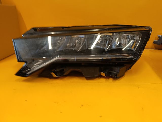 bontott SKODA OCTAVIA IV Bal Fényszóró