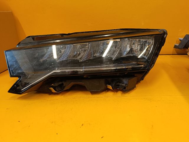 bontott SKODA OCTAVIA IV Bal Fényszóró