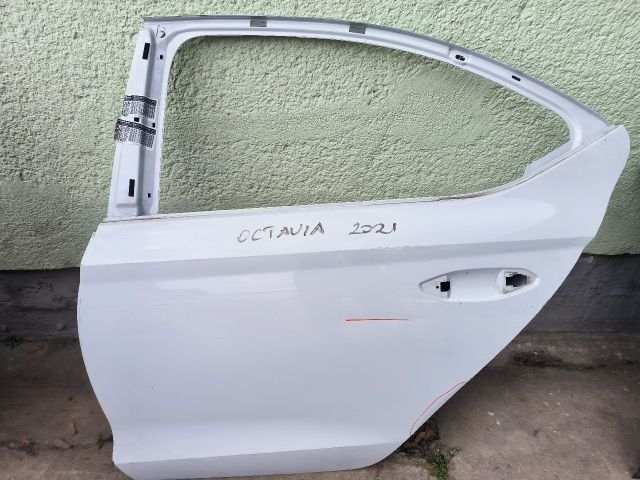 bontott SKODA OCTAVIA IV Bal hátsó Ajtó (Részeivel)