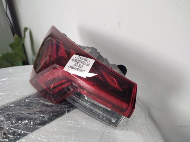 bontott SKODA OCTAVIA IV Bal Hátsó Lámpa