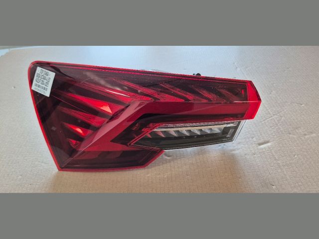 bontott SKODA OCTAVIA IV Bal Hátsó Lámpa