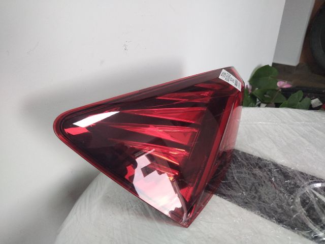 bontott SKODA OCTAVIA IV Bal Hátsó Lámpa