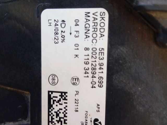 bontott SKODA OCTAVIA IV Bal Ködfényszóró