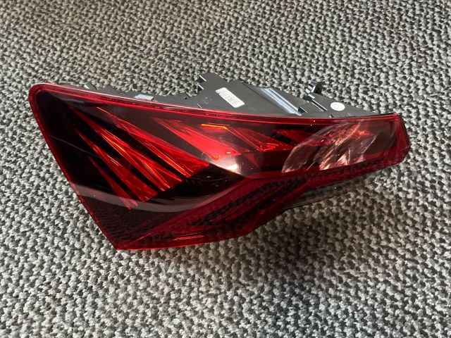 bontott SKODA OCTAVIA IV Bal Külső Hátsó Lámpa