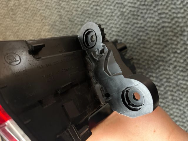 bontott SKODA OCTAVIA IV Bal Külső Hátsó Lámpa