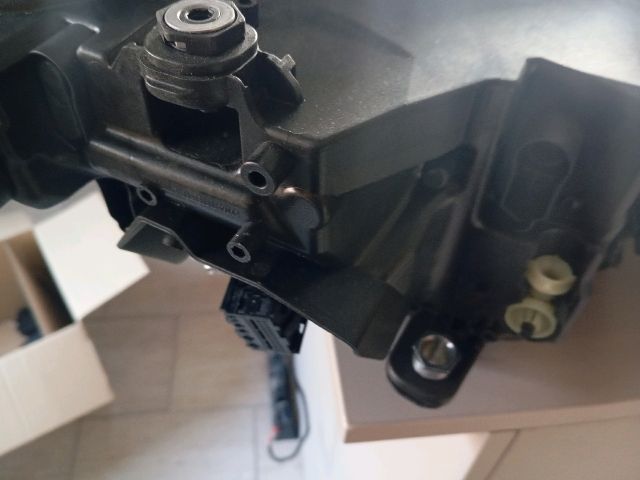 bontott SKODA OCTAVIA IV Bal Ledes Fényszóró