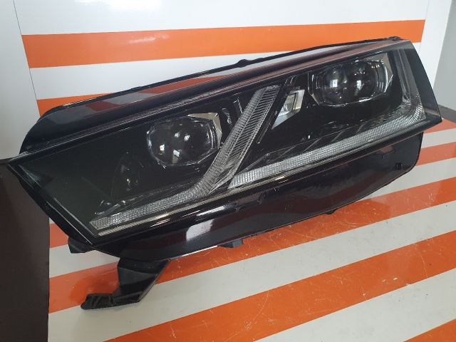 bontott SKODA OCTAVIA IV Bal Ledes Fényszóró