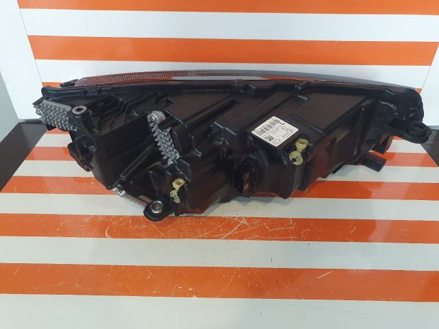 bontott SKODA OCTAVIA IV Bal Ledes Fényszóró