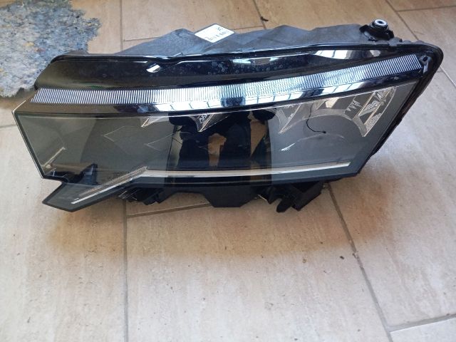 bontott SKODA OCTAVIA IV Bal Ledes Fényszóró