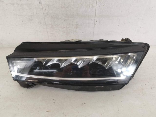 bontott SKODA OCTAVIA IV Bal Ledes Fényszóró