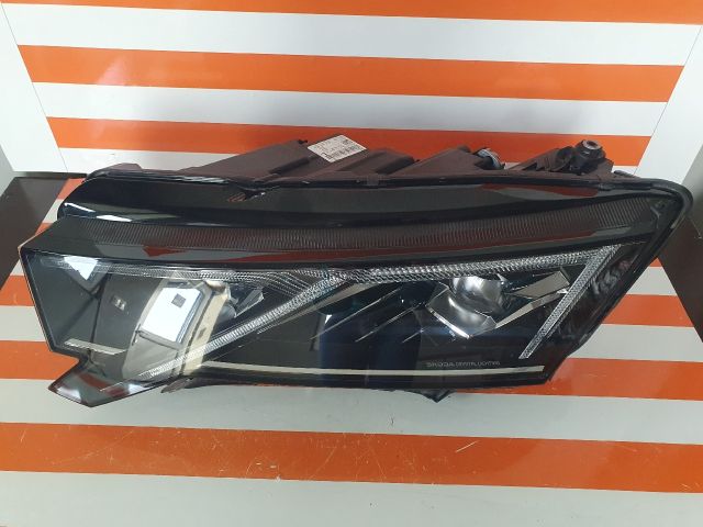 bontott SKODA OCTAVIA IV Bal Ledes Fényszóró