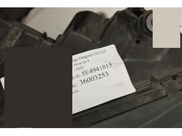 bontott SKODA OCTAVIA IV Bal Ledes Fényszóró