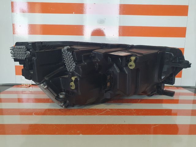 bontott SKODA OCTAVIA IV Bal Ledes Fényszóró