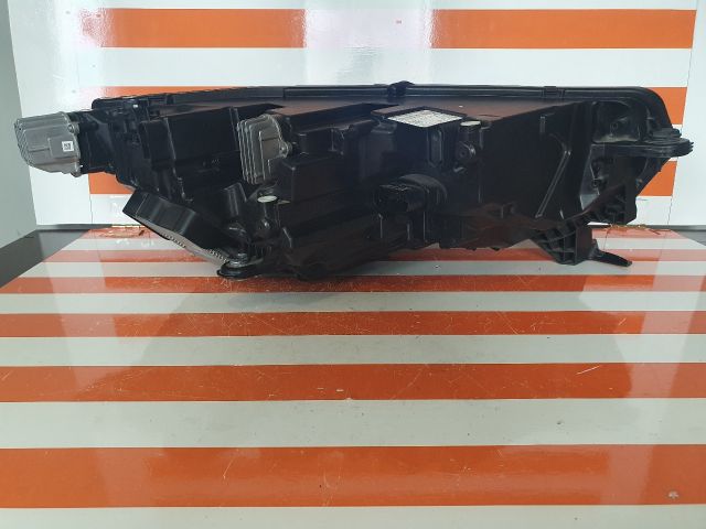 bontott SKODA OCTAVIA IV Bal Ledes Fényszóró