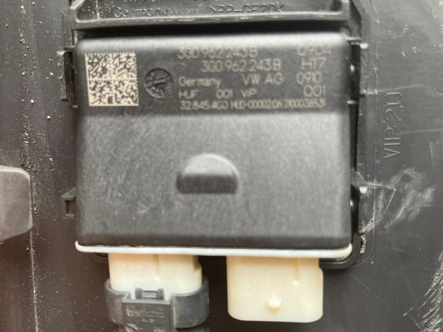 bontott SKODA OCTAVIA IV Csomagtér Ajtó Vezérlőegység