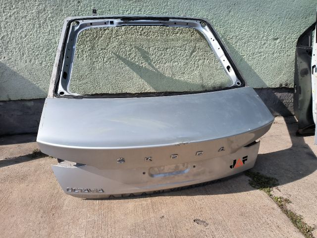 bontott SKODA OCTAVIA IV Csomagtérajtó (Üres lemez)