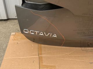 bontott SKODA OCTAVIA IV Csomagtérajtó (Üres lemez)