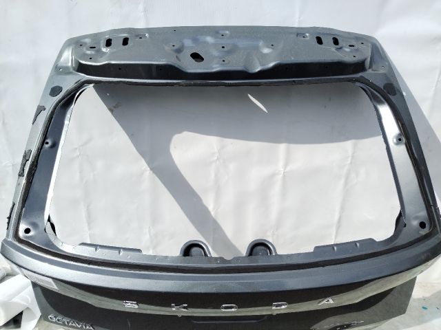 bontott SKODA OCTAVIA IV Csomagtérajtó (Üres lemez)