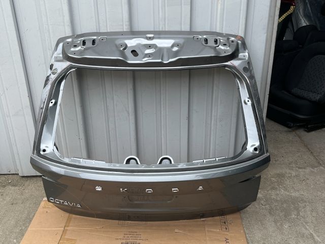 bontott SKODA OCTAVIA IV Csomagtérajtó (Üres lemez)